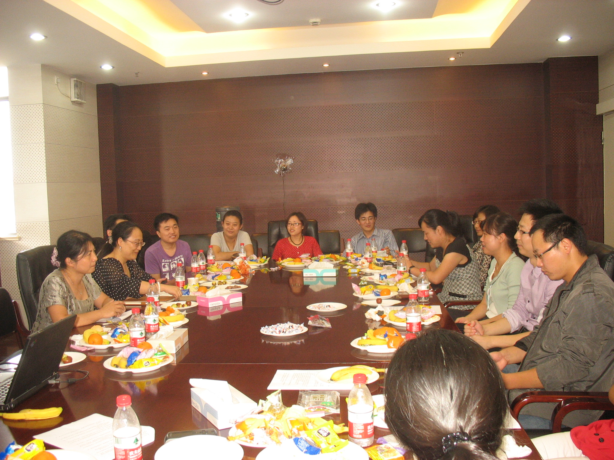 成人抖音
召开青年教师座谈会